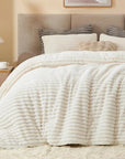 Snohwila Comforter Set