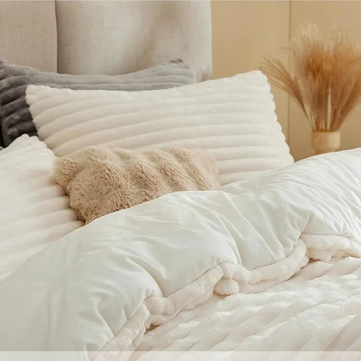 Snohwila Comforter Set